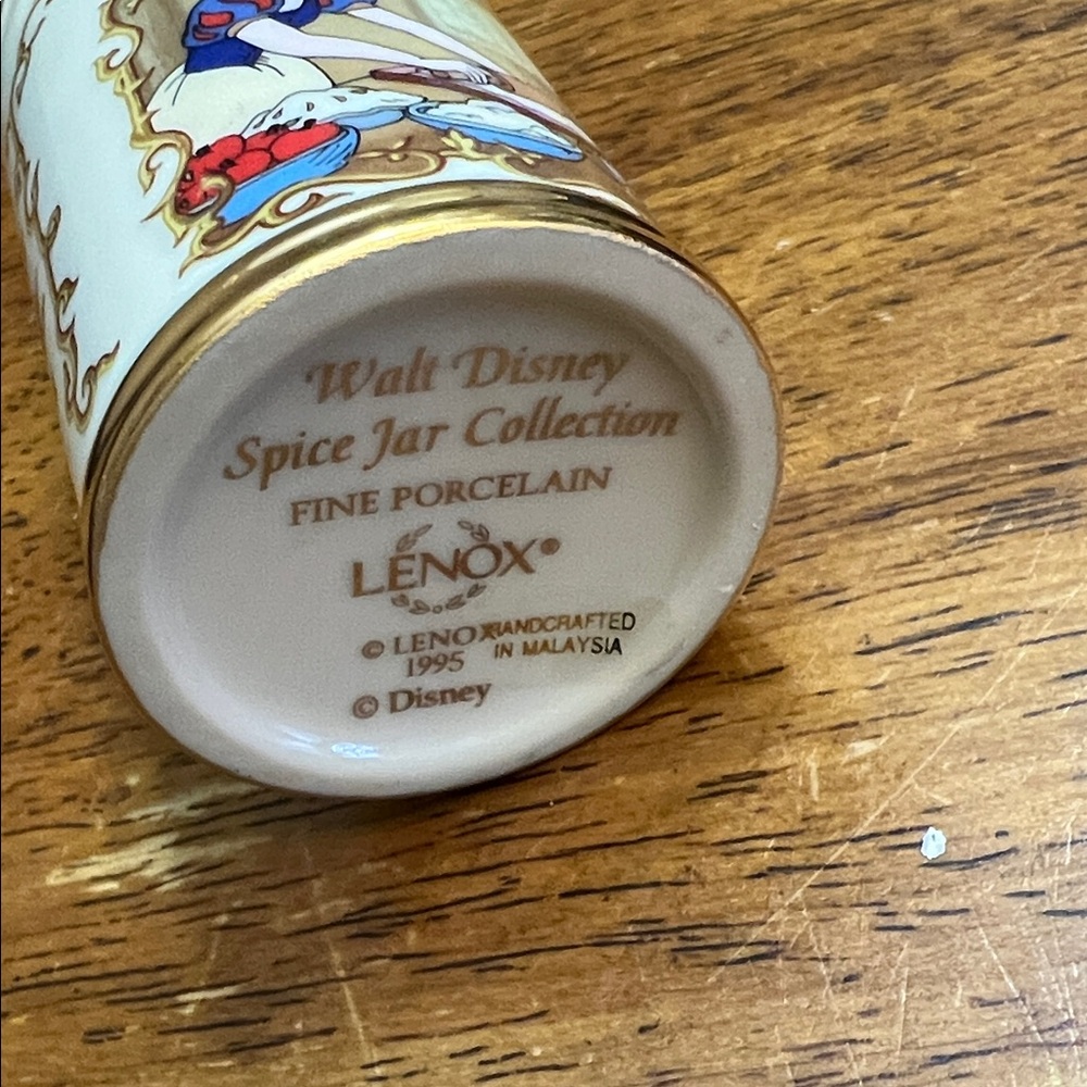 Snow White Cinnamon Spice Jar - Picture 3 of 3